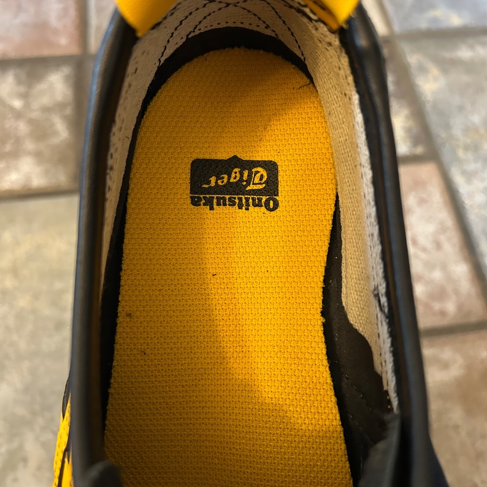 Onitsuka Tiger Shoes, Men's Size 12 - Black with yellow stripes - Picture 4 of 6